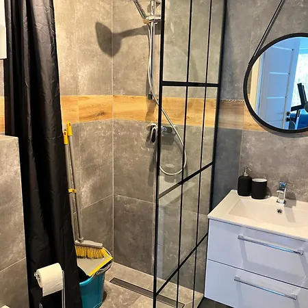 Blue A, Debina Apartamento