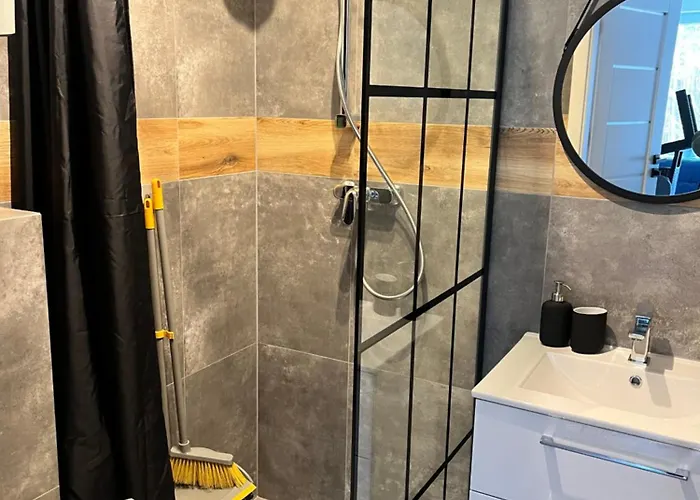 Blue A, Debina Lägenhet