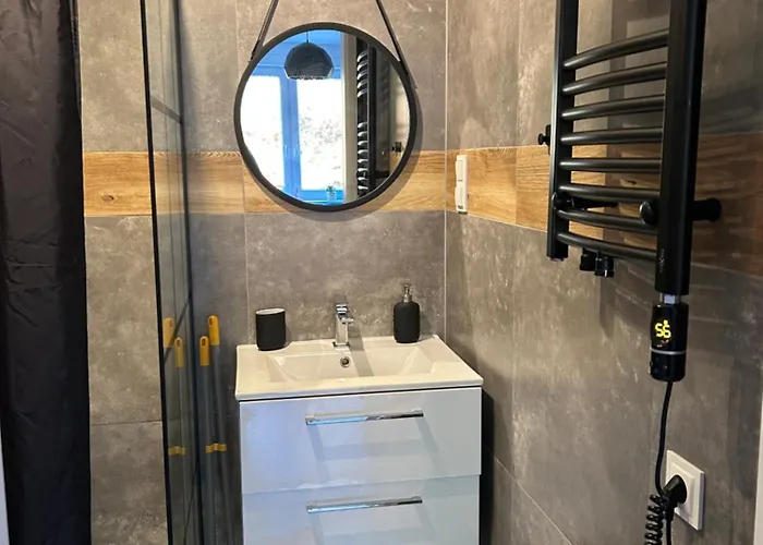 Blue A, Debina Lägenhet *